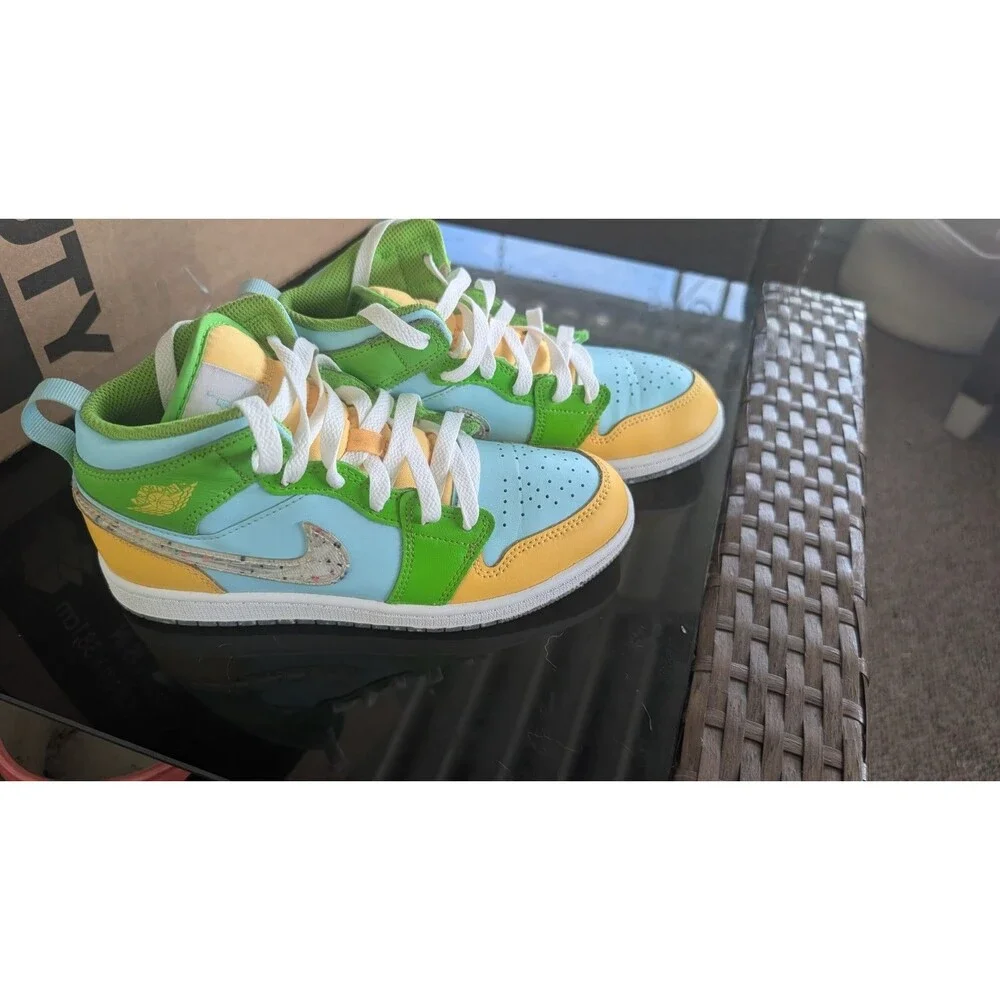 Nike Air Jordan 1 Mid SE 'Recycled Grind' sneakers